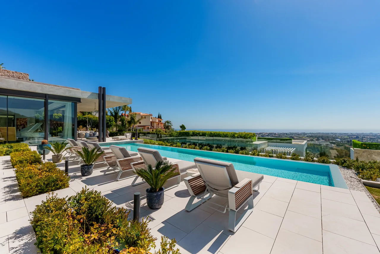 8-bedroom villa in La Quinta with private pool and private garden — image 30