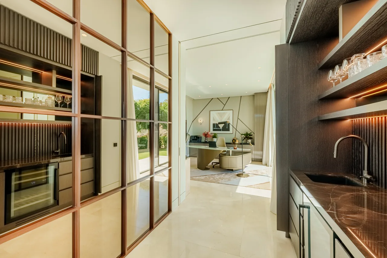 8-bedroom villa in La Quinta with private pool and private garden — image 32