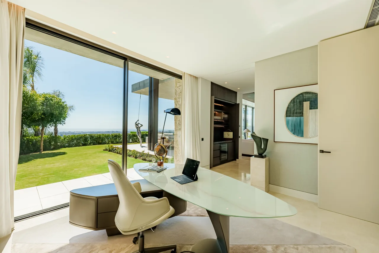 8-bedroom villa in La Quinta with private pool and private garden — image 34