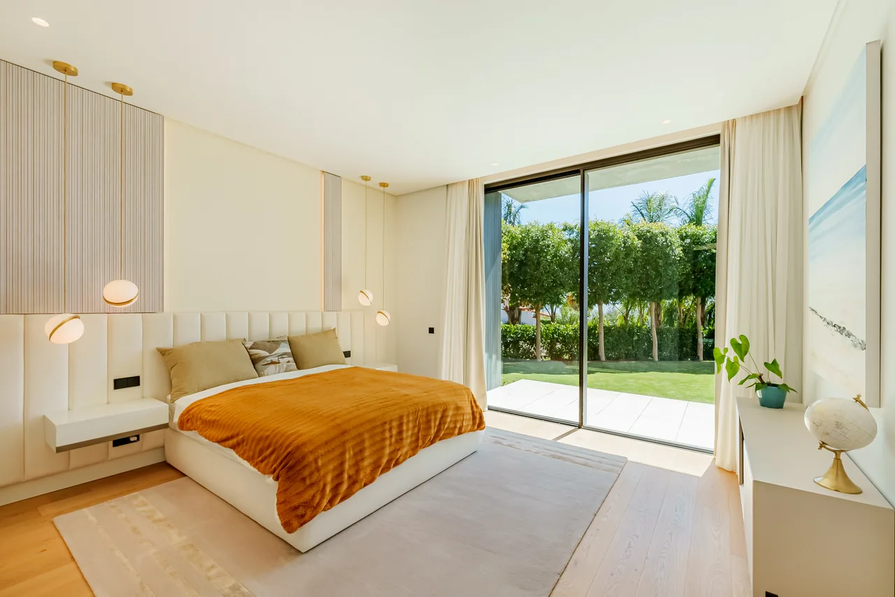 8-bedroom villa in La Quinta with private pool and private garden — image 35