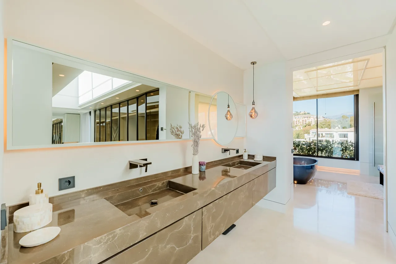 8-bedroom villa in La Quinta with private pool and private garden — image 36