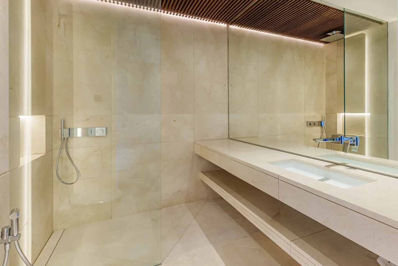 8-bedroom villa in La Quinta with private pool and private garden — image 44