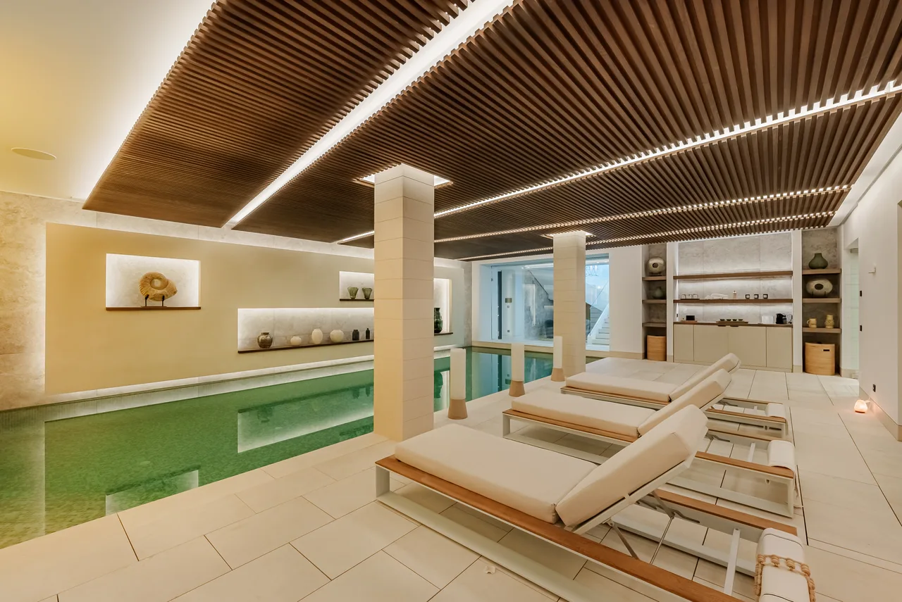 8-bedroom villa in La Quinta with private pool and private garden — image 48