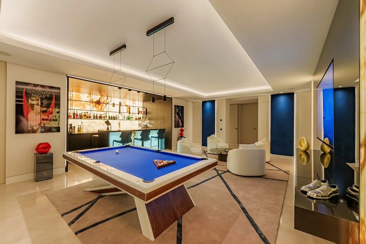 8-bedroom villa in La Quinta with private pool and private garden — image 53