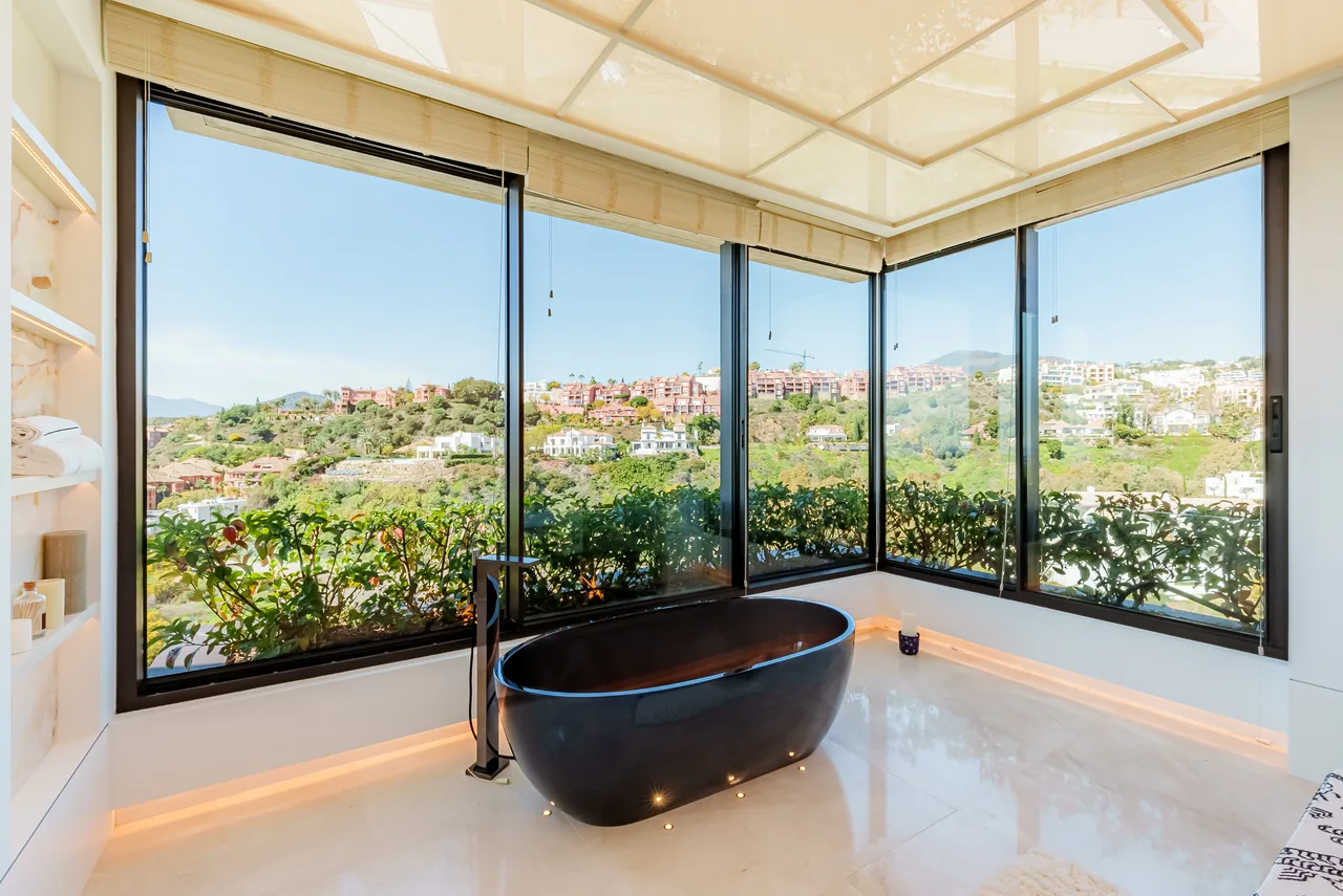 8-bedroom villa in La Quinta with private pool and private garden — image 58