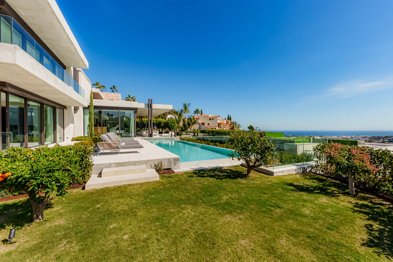 8-bedroom villa in La Quinta with private pool and private garden — image 59