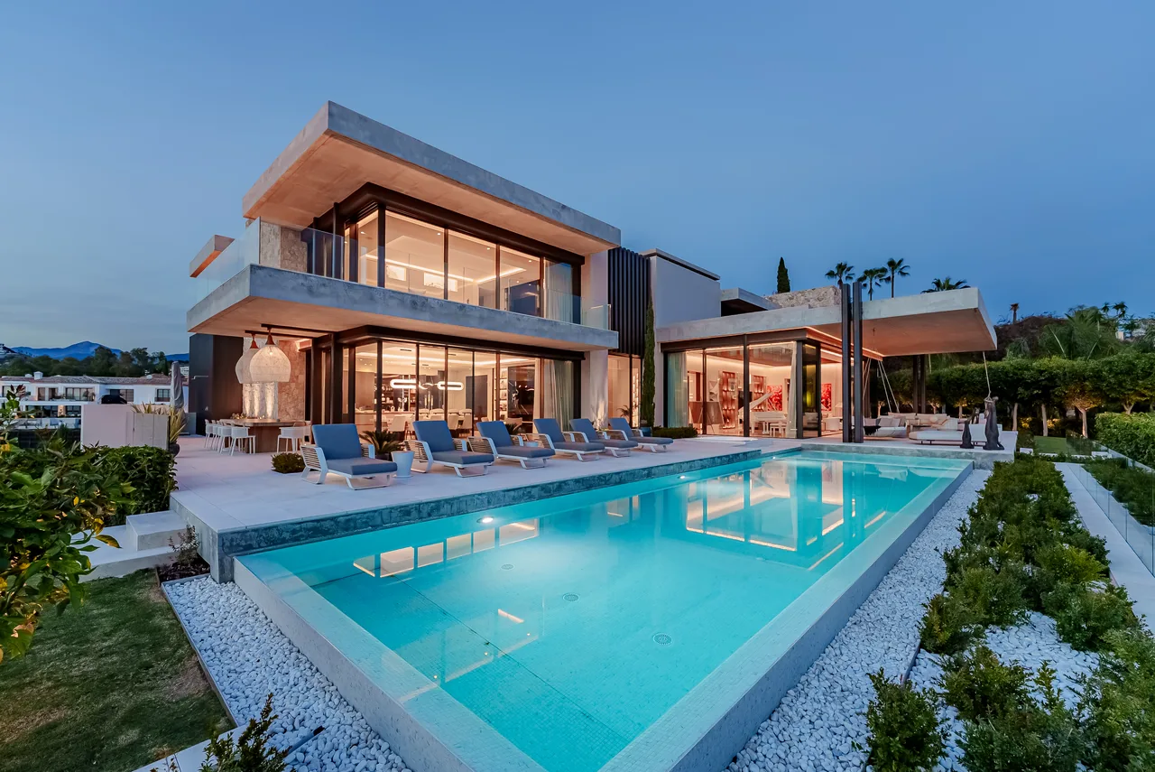 8-bedroom villa in La Quinta with private pool and private garden — image 61