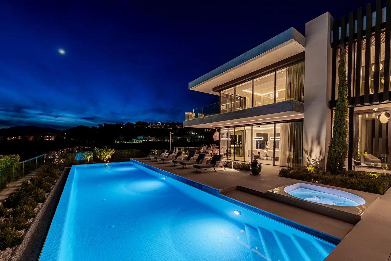 8-bedroom villa in La Quinta with private pool and private garden — image 62