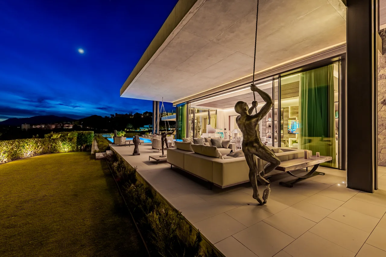 8-bedroom villa in La Quinta with private pool and private garden — image 63