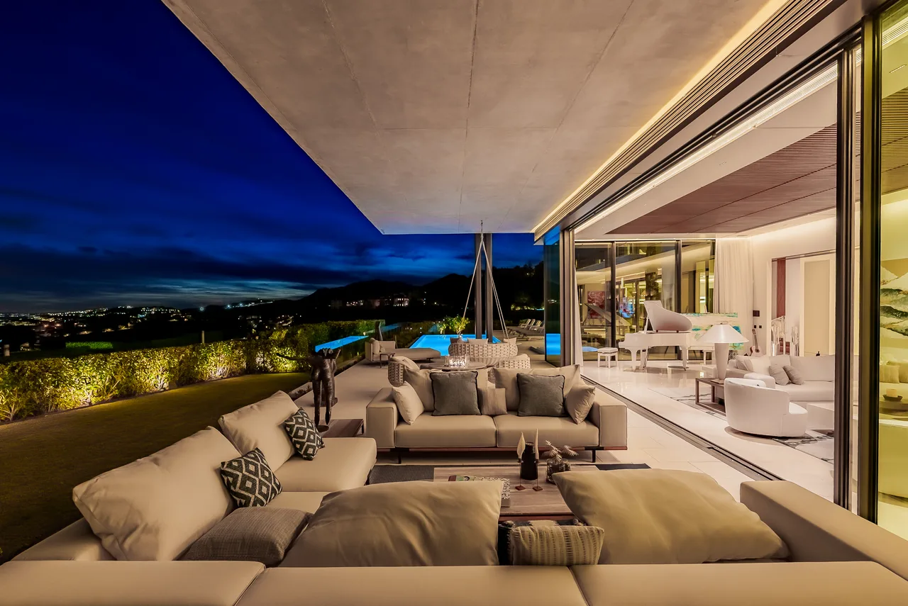 8-bedroom villa in La Quinta with private pool and private garden — image 64