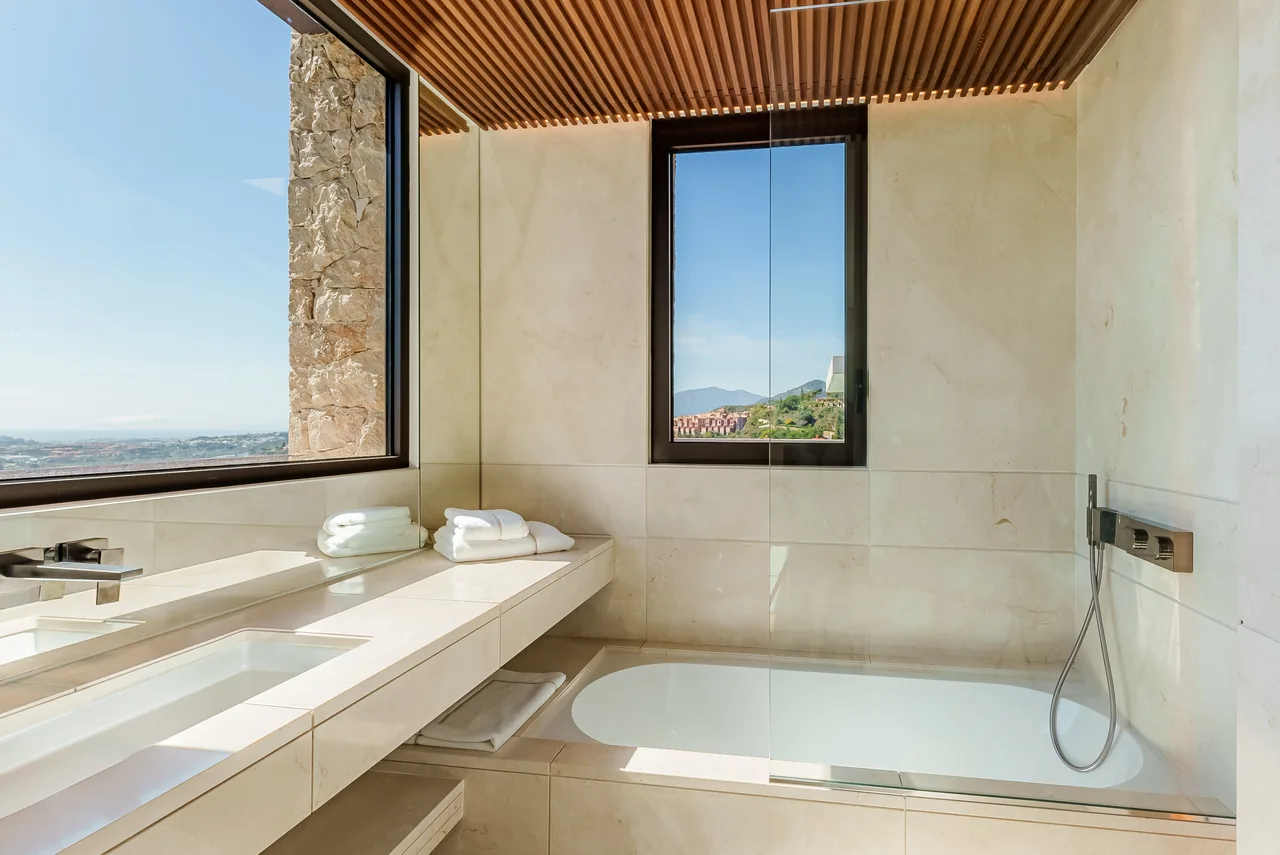 8-bedroom villa in La Quinta with private pool and private garden — image 70