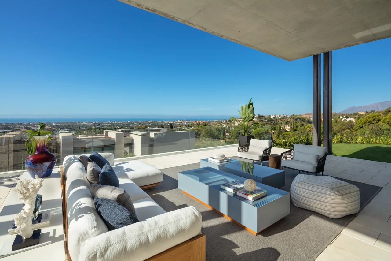7-bedroom villa in La Quinta with private pool and private garden — image 3