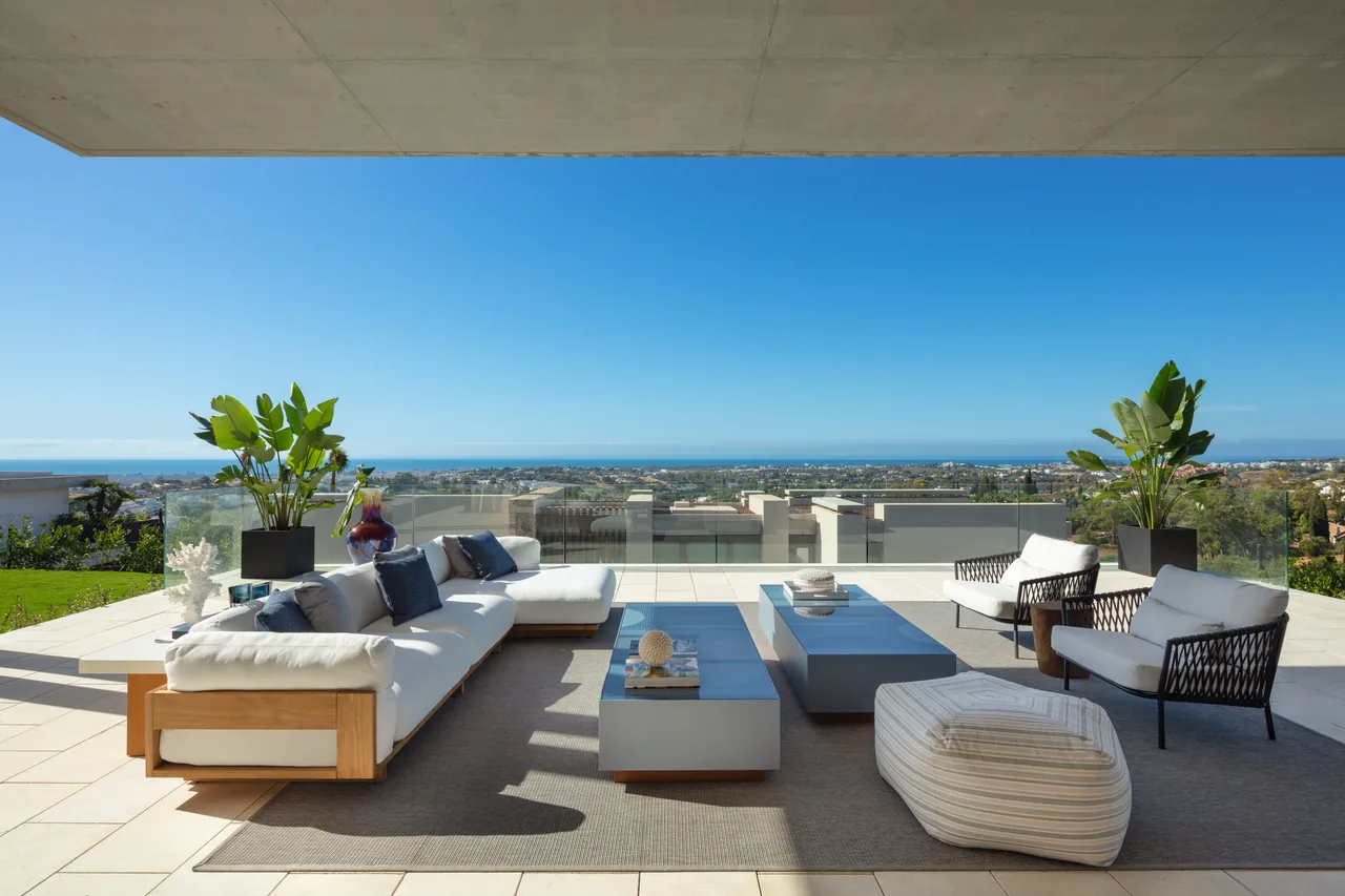 7-bedroom villa in La Quinta with private pool and private garden — image 4