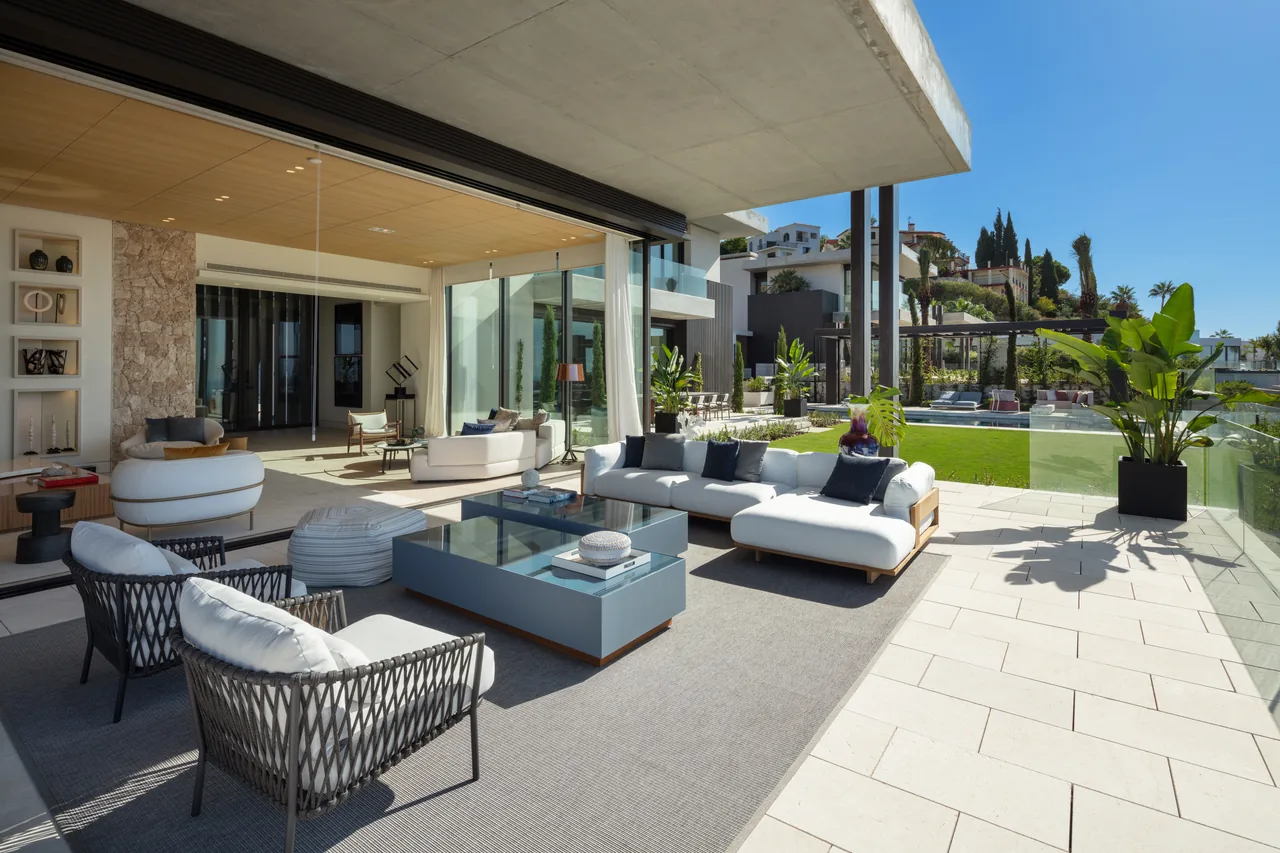 7-bedroom villa in La Quinta with private pool and private garden — image 6
