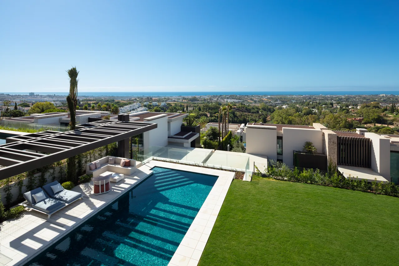 7-bedroom villa in La Quinta with private pool and private garden — image 15