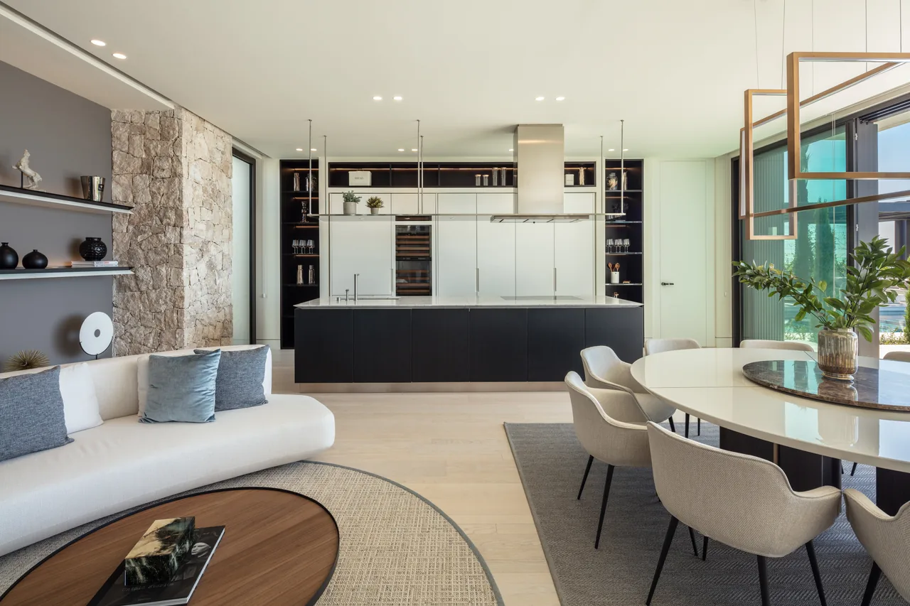 7-bedroom villa in La Quinta with private pool and private garden — image 18