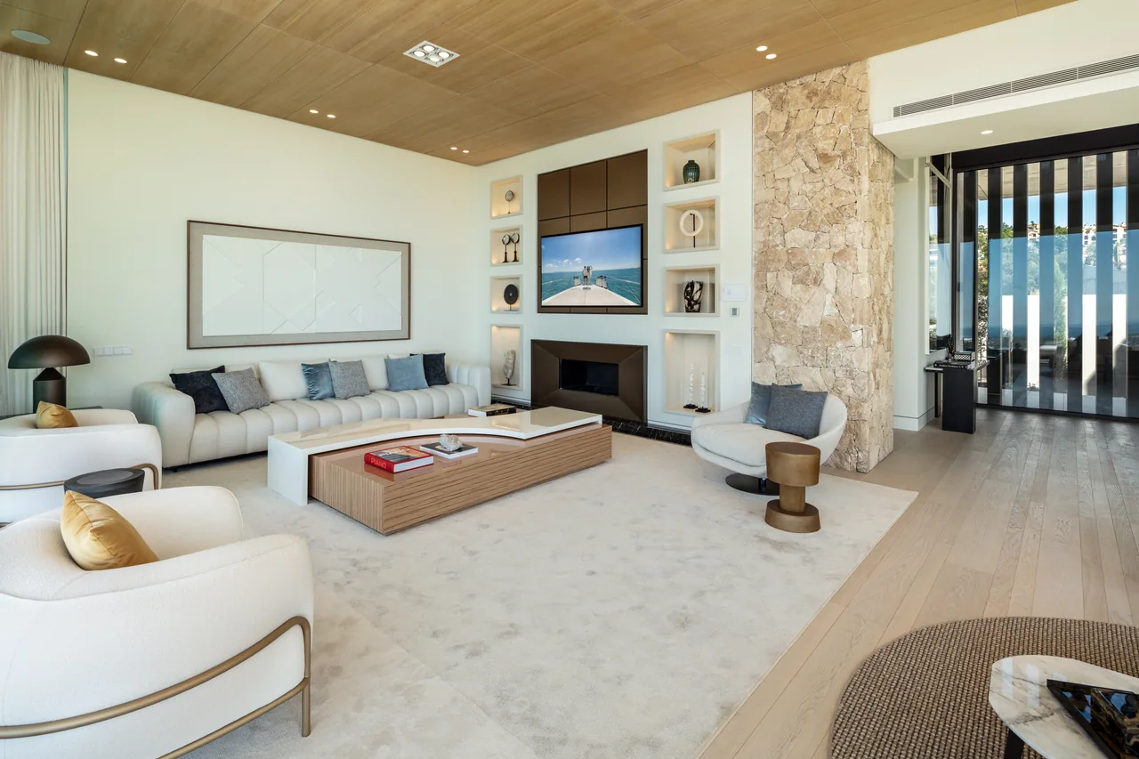 7-bedroom villa in La Quinta with private pool and private garden — image 22