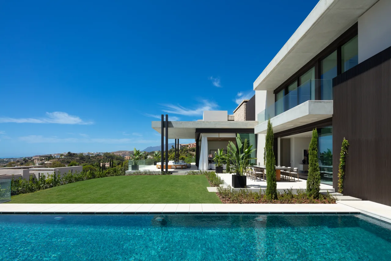 7-bedroom villa in La Quinta with private pool and private garden — image 33