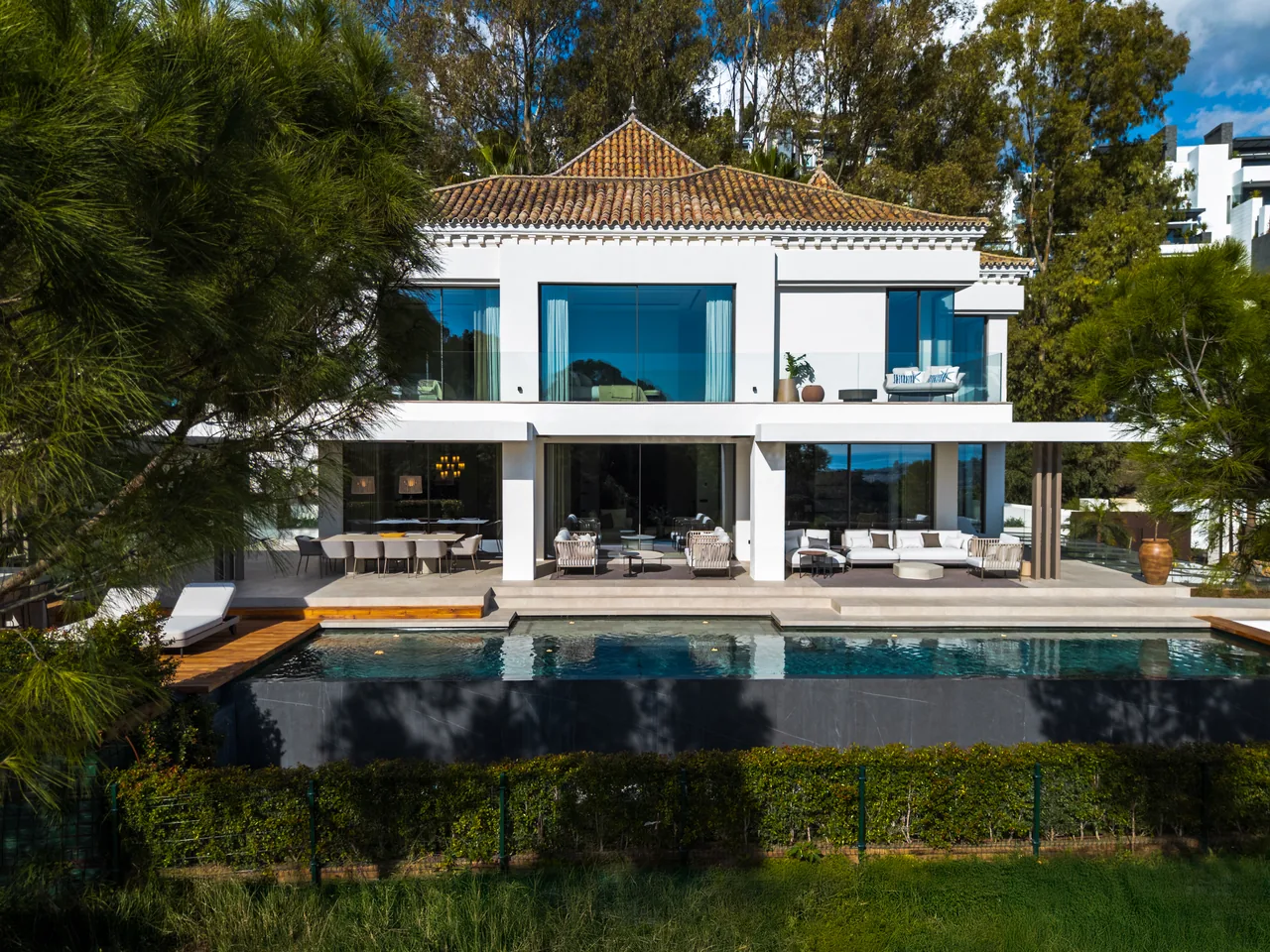 6-bedroom villa in La Quinta with private pool and private garden — image 10