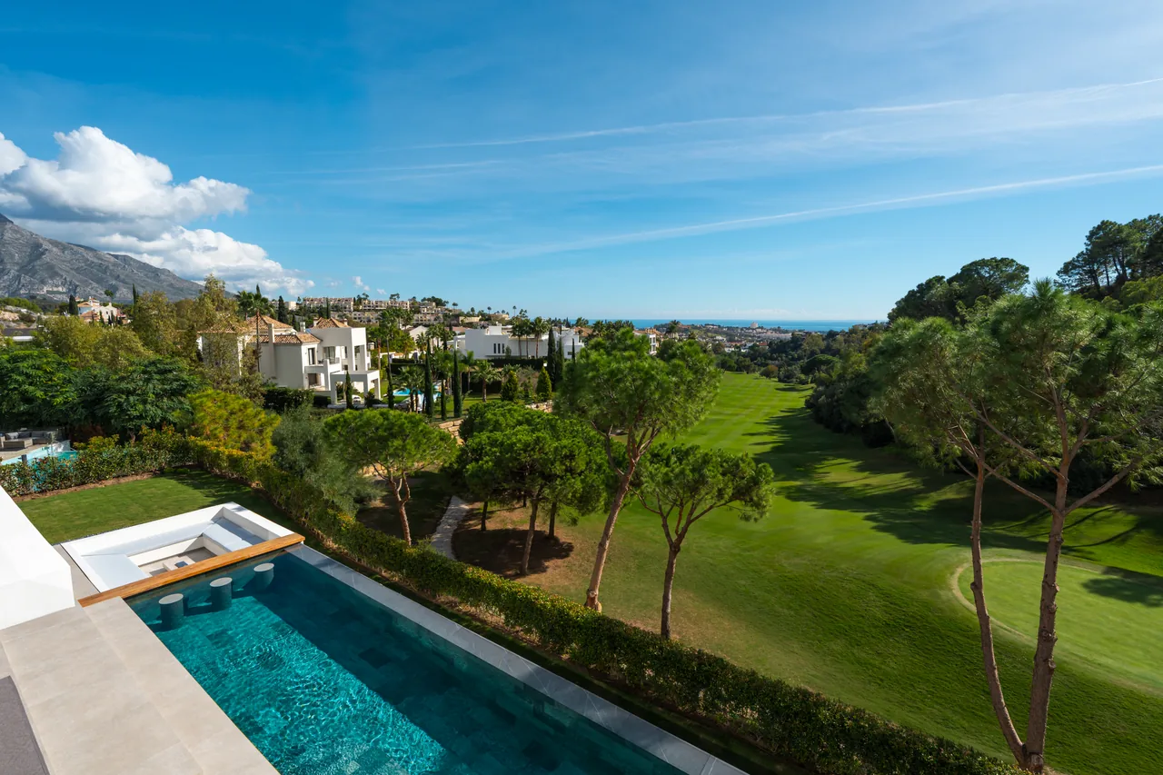 6-bedroom villa in La Quinta with private pool and private garden — image 12