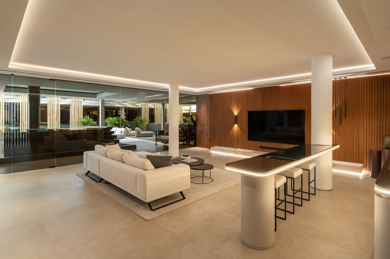 6-bedroom villa in La Quinta with private pool and private garden — image 15