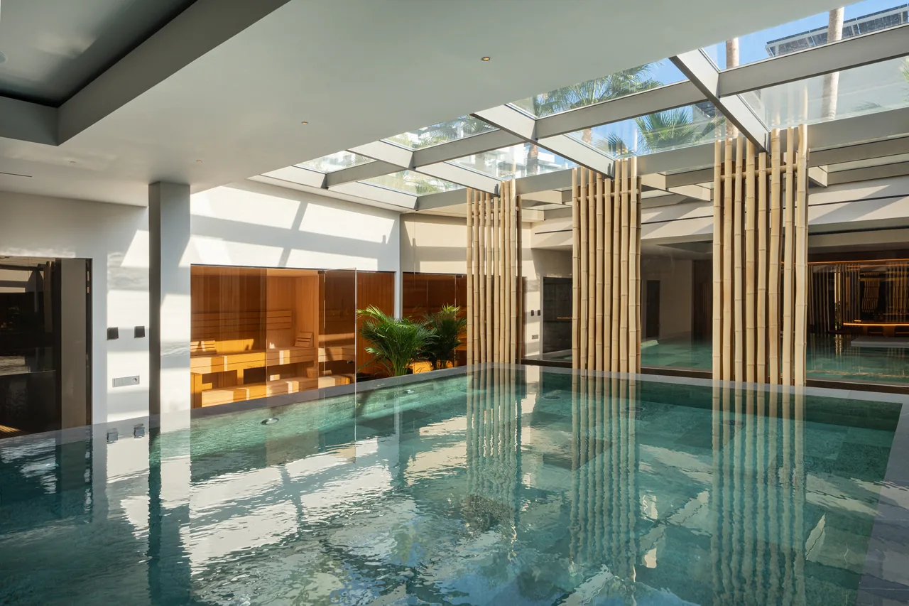6-bedroom villa in La Quinta with private pool and private garden — image 19