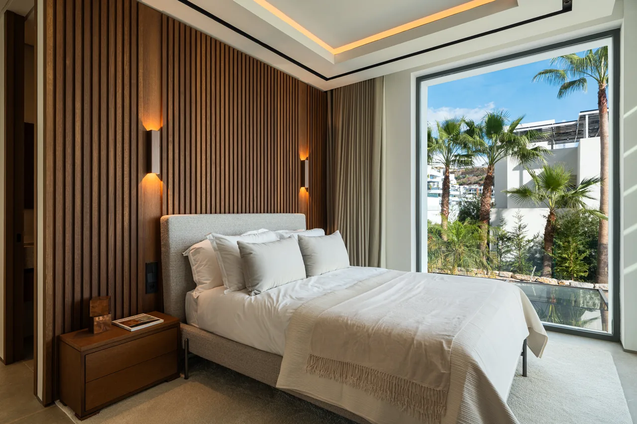 6-bedroom villa in La Quinta with private pool and private garden — image 26