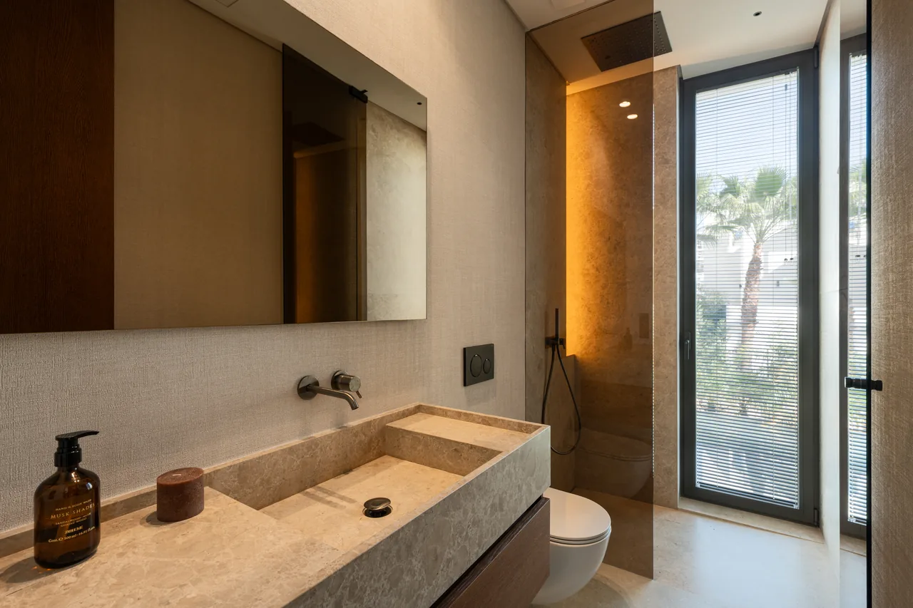 6-bedroom villa in La Quinta with private pool and private garden — image 27