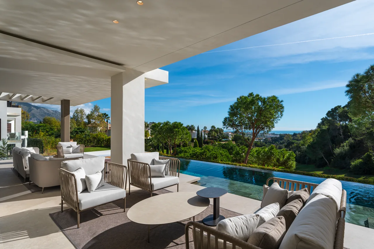 6-bedroom villa in La Quinta with private pool and private garden — image 29