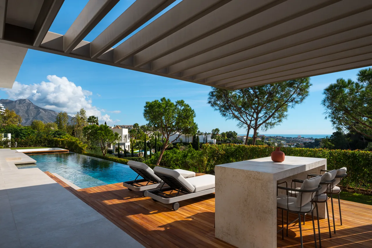 6-bedroom villa in La Quinta with private pool and private garden — image 31