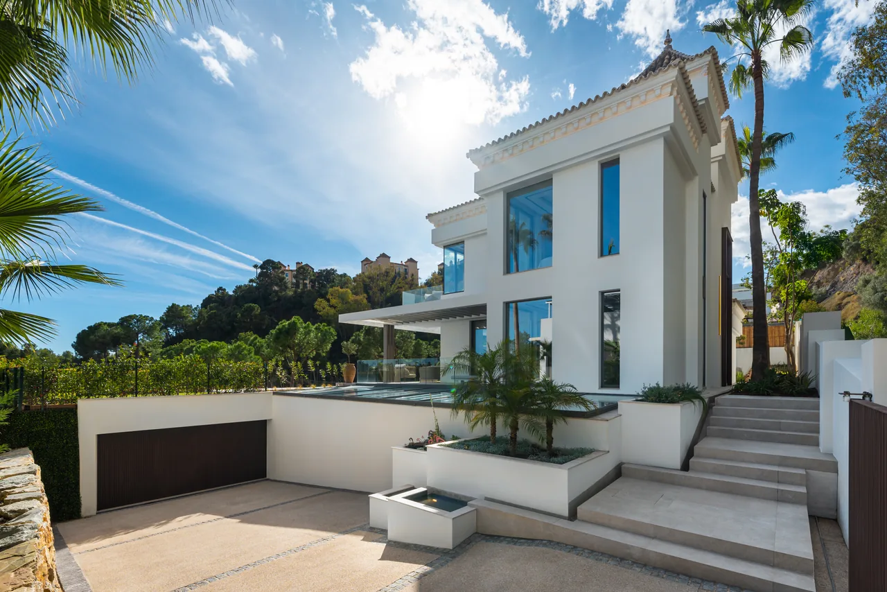 6-bedroom villa in La Quinta with private pool and private garden — image 32