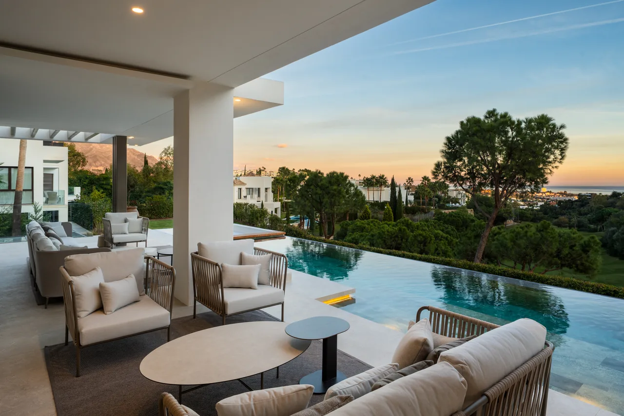 6-bedroom villa in La Quinta with private pool and private garden — image 33