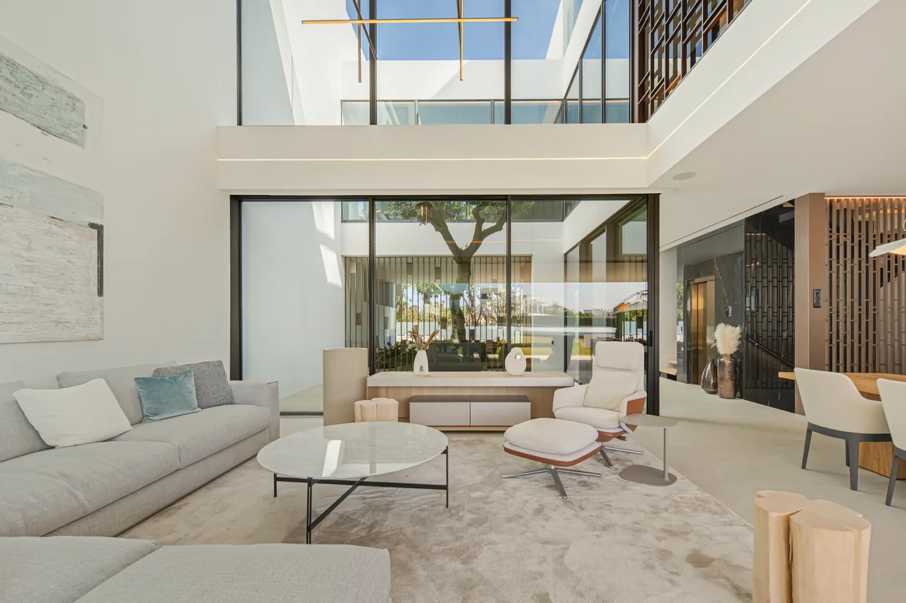 3-bedroom property in Marbella Golden Mile with private pool and private garden — image 5