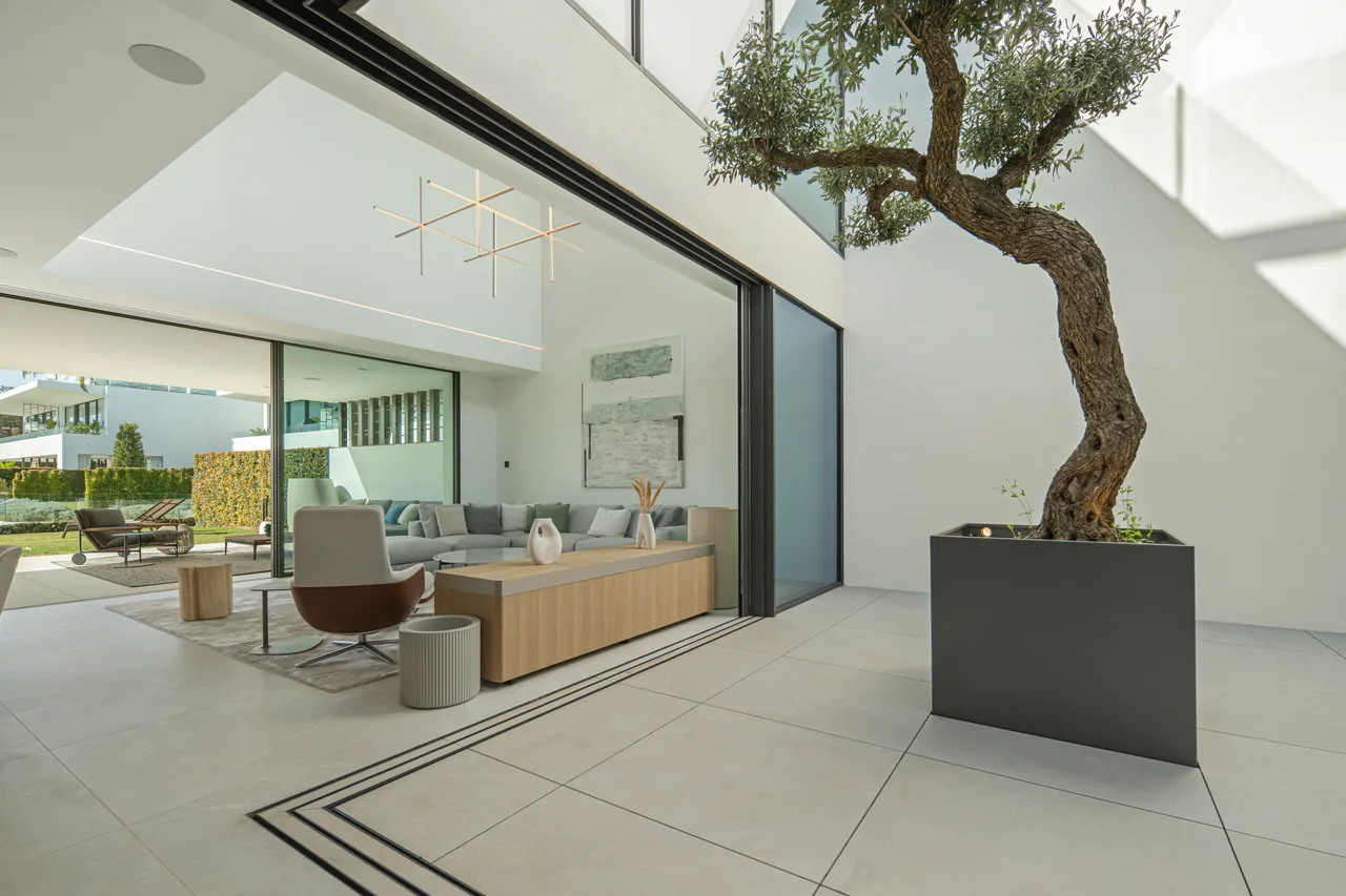 3-bedroom property in Marbella Golden Mile with private pool and private garden — image 10