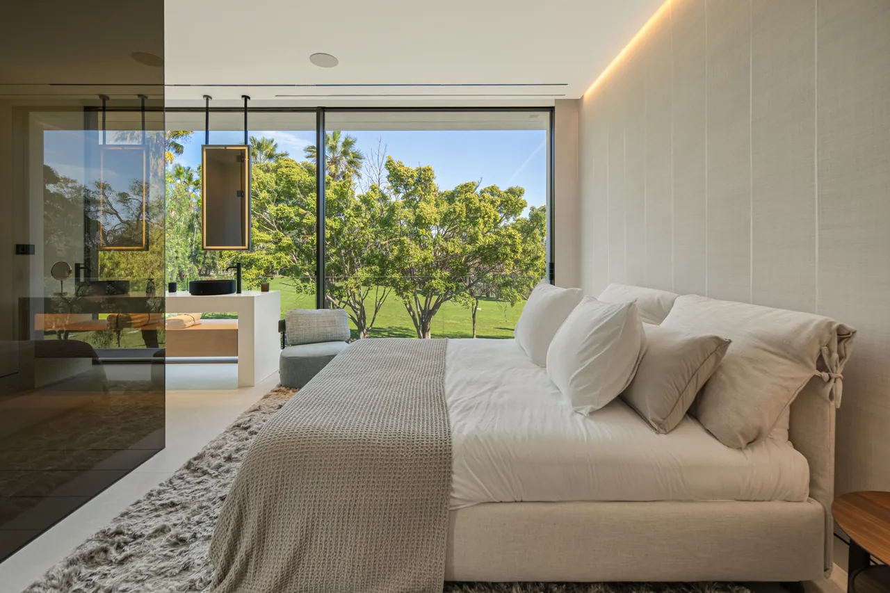 3-bedroom property in Marbella Golden Mile with private pool and private garden — image 13
