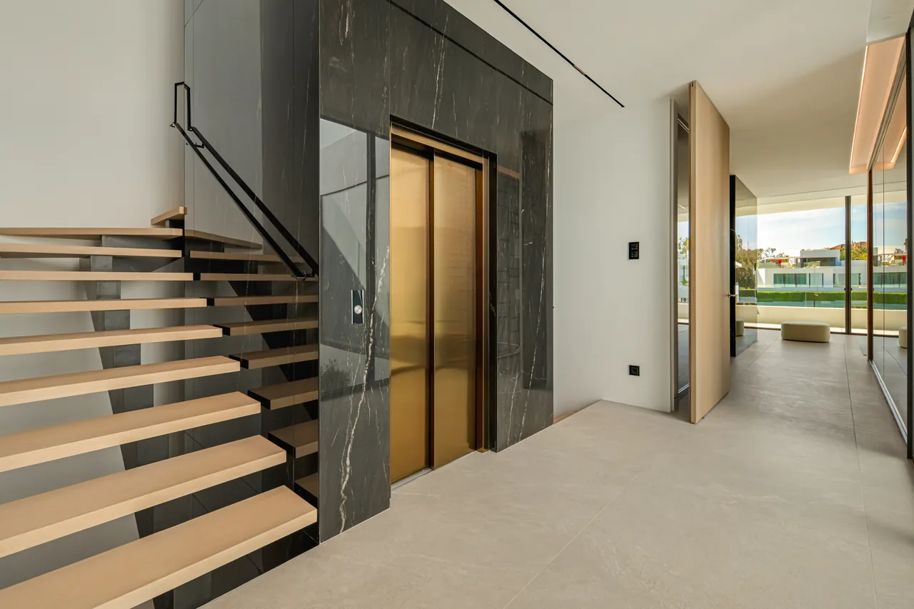 3-bedroom property in Marbella Golden Mile with private pool and private garden — image 17