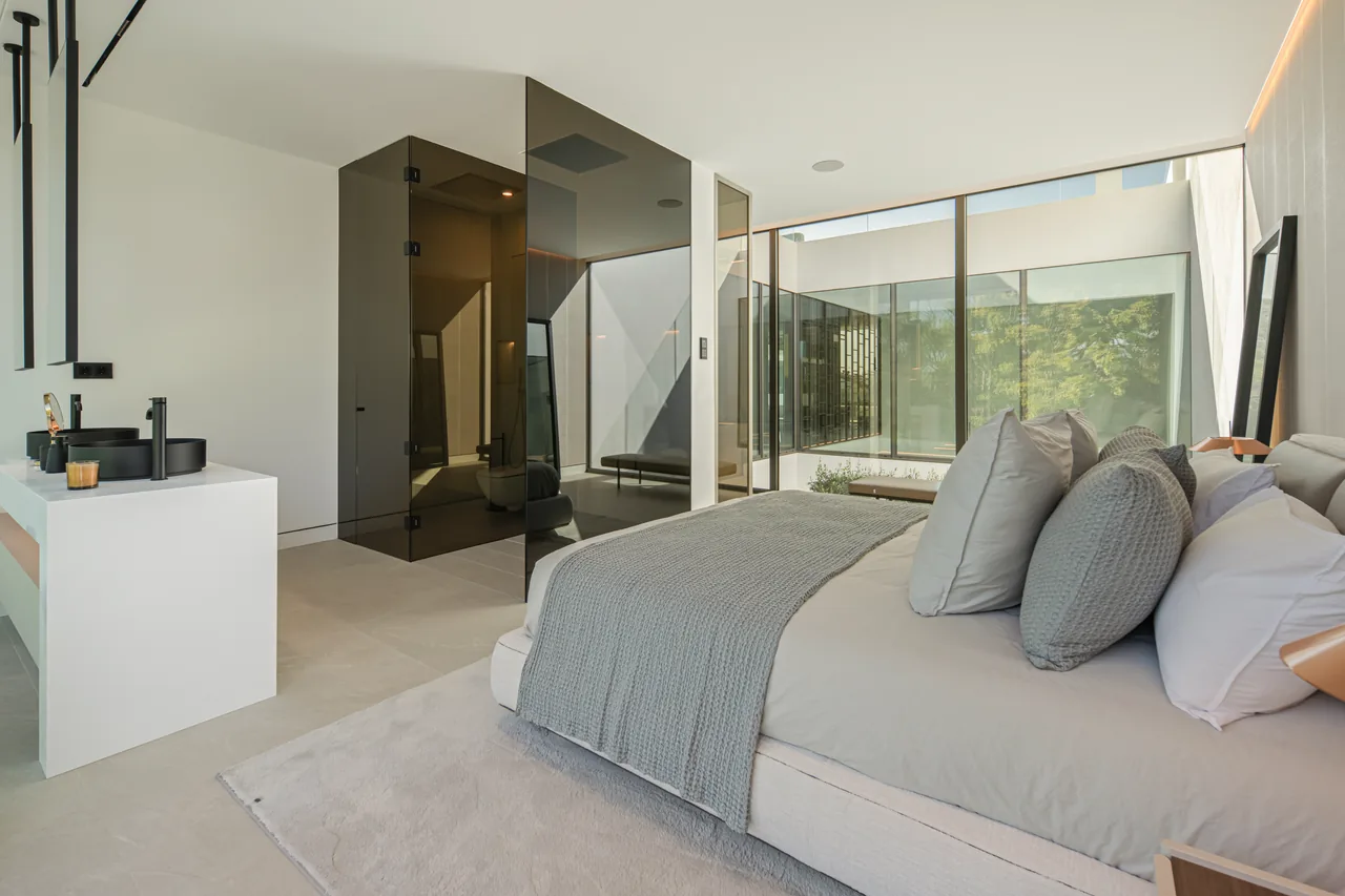 3-bedroom property in Marbella Golden Mile with private pool and private garden — image 19
