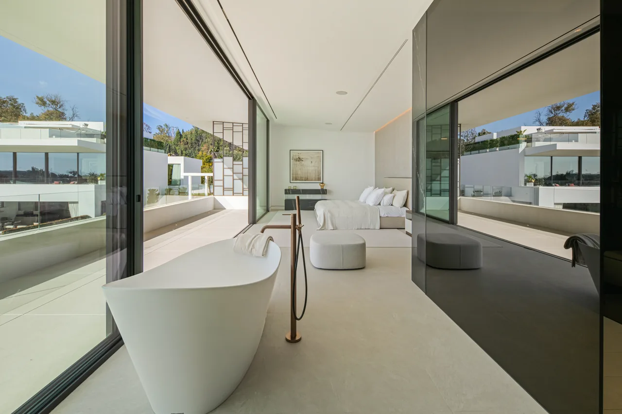3-bedroom property in Marbella Golden Mile with private pool and private garden — image 27