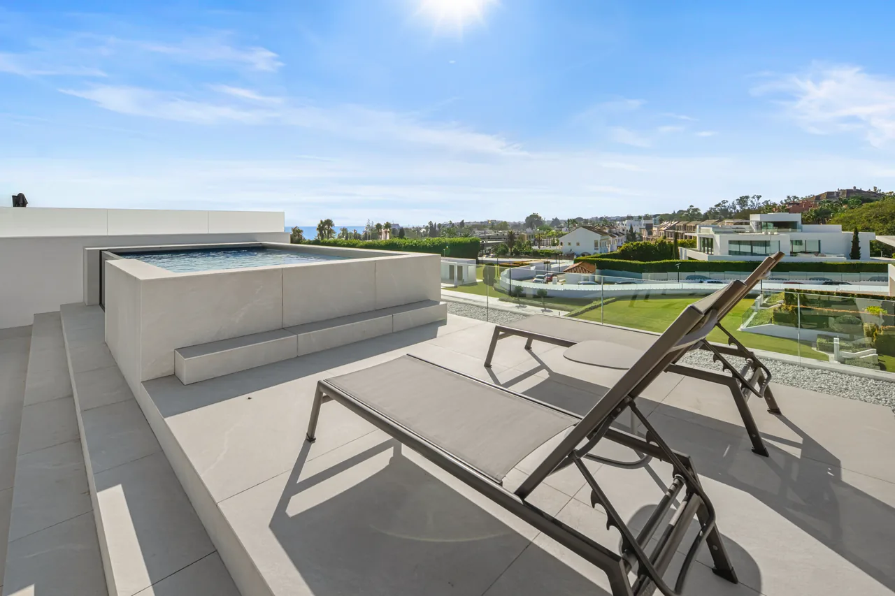 3-bedroom property in Marbella Golden Mile with private pool and private garden — image 39