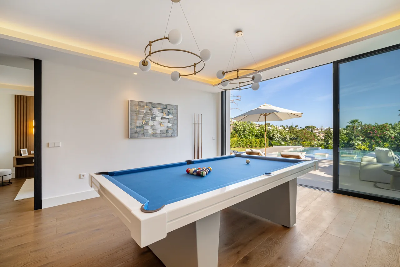 6-bedroom villa in Los Naranjos with private pool and private garden — image 4