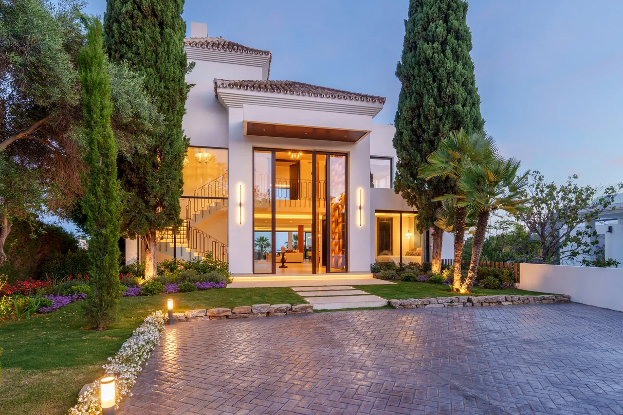 6-bedroom villa in Los Naranjos with private pool and private garden — image 5