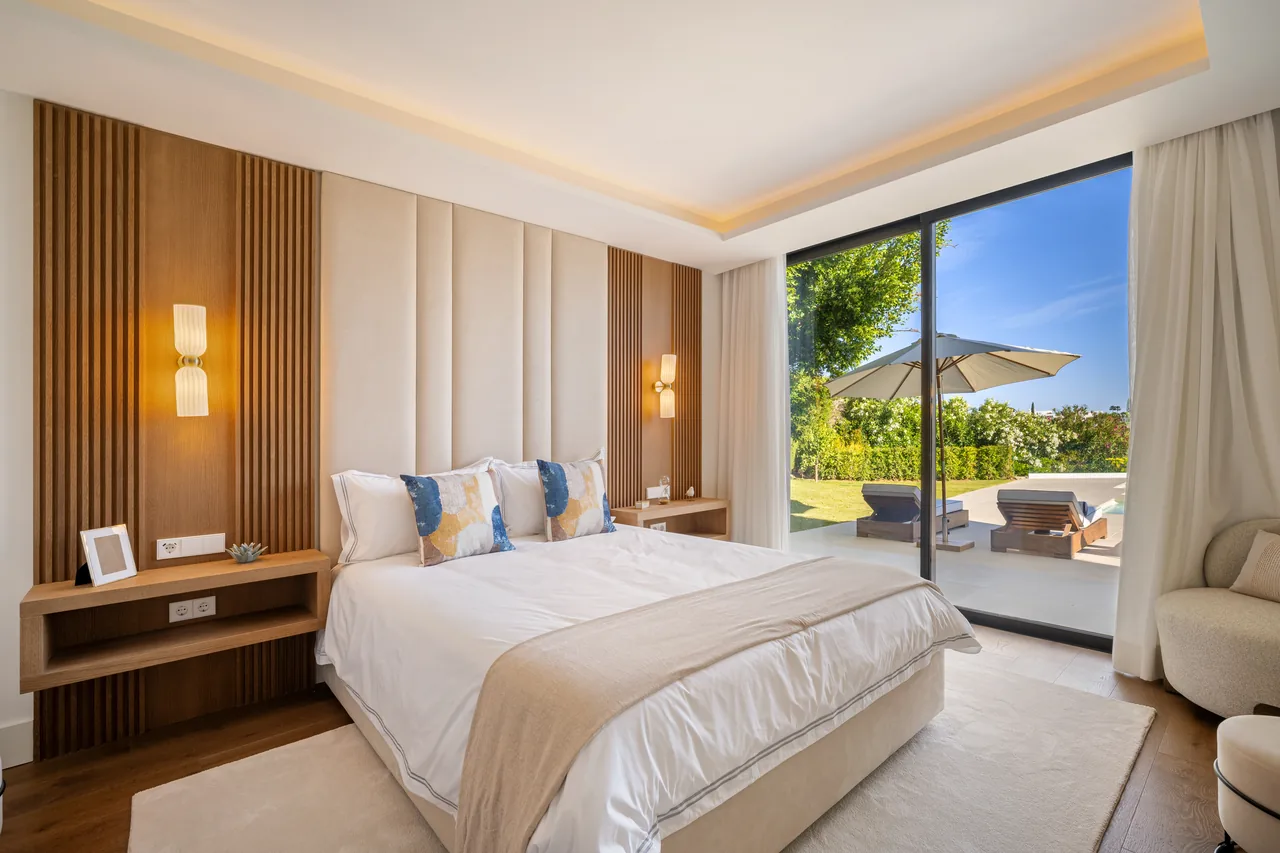 6-bedroom villa in Los Naranjos with private pool and private garden — image 7