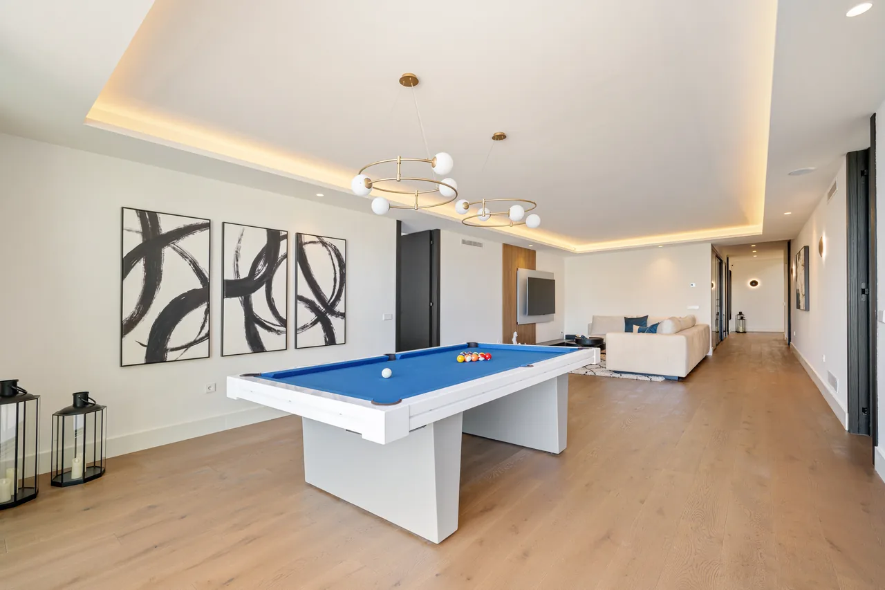 6-bedroom villa in Los Naranjos with private pool and private garden — image 9