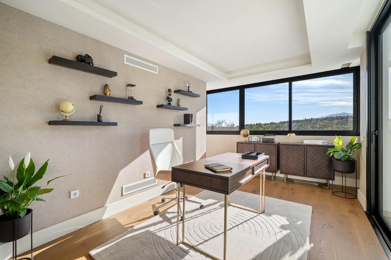 6-bedroom villa in Los Naranjos with private pool and private garden — image 10