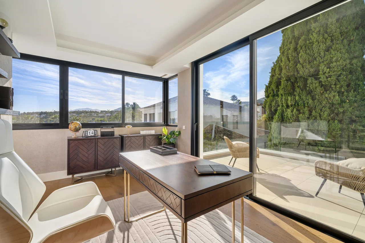 6-bedroom villa in Los Naranjos with private pool and private garden — image 11