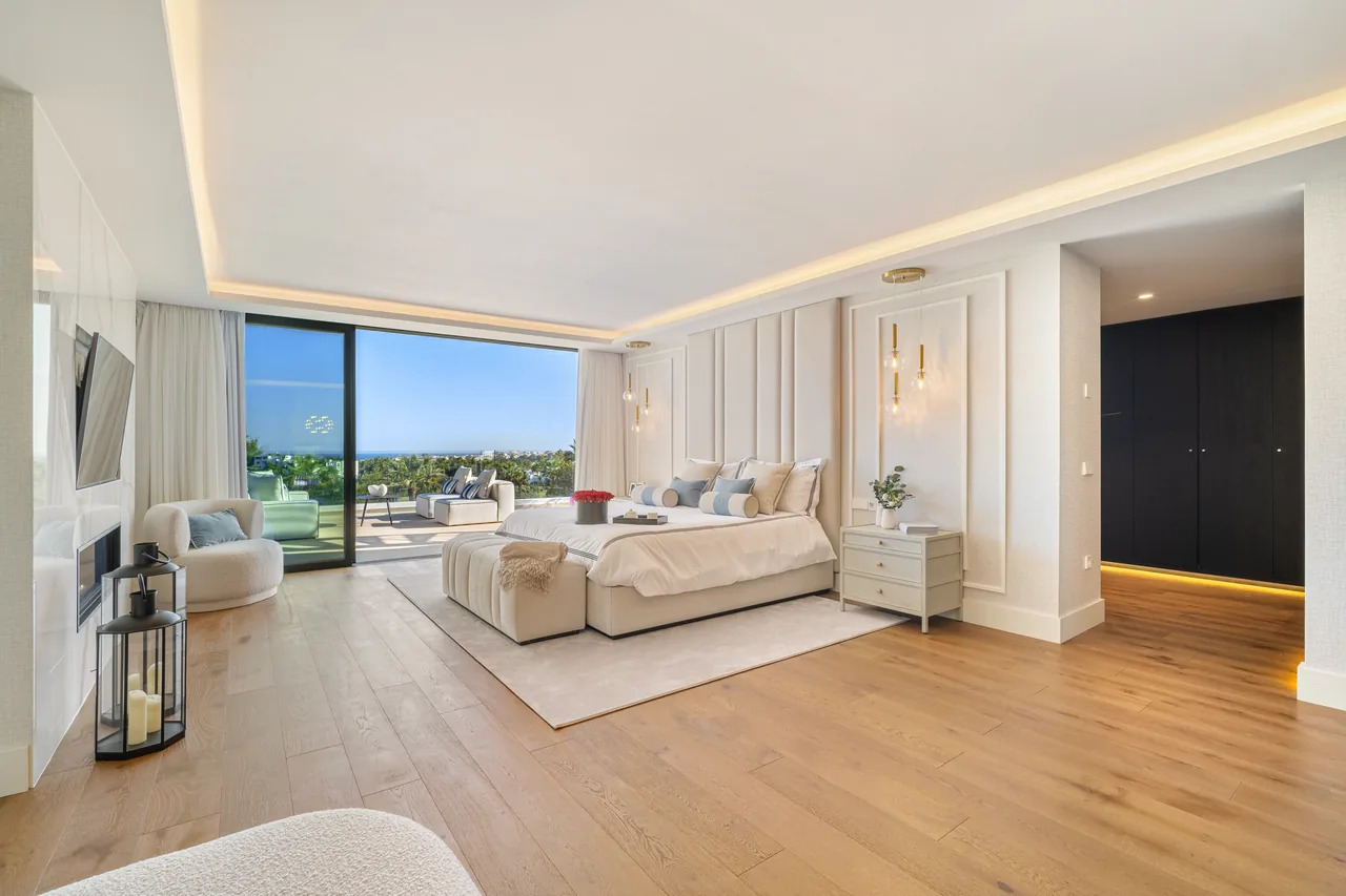6-bedroom villa in Los Naranjos with private pool and private garden — image 13