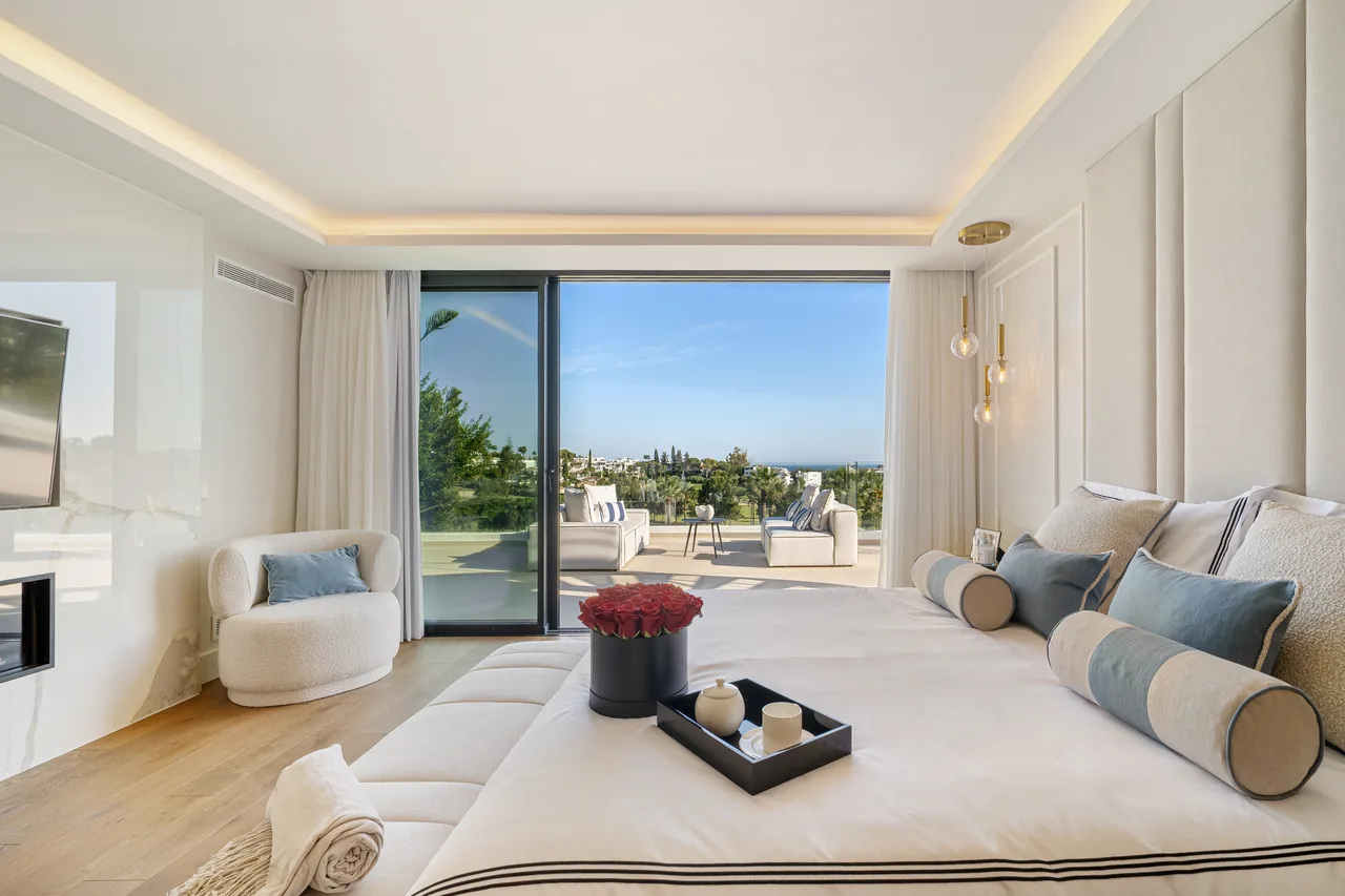 6-bedroom villa in Los Naranjos with private pool and private garden — image 15