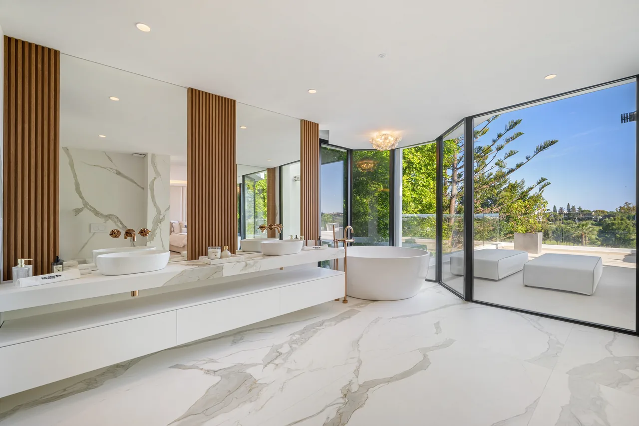 6-bedroom villa in Los Naranjos with private pool and private garden — image 16
