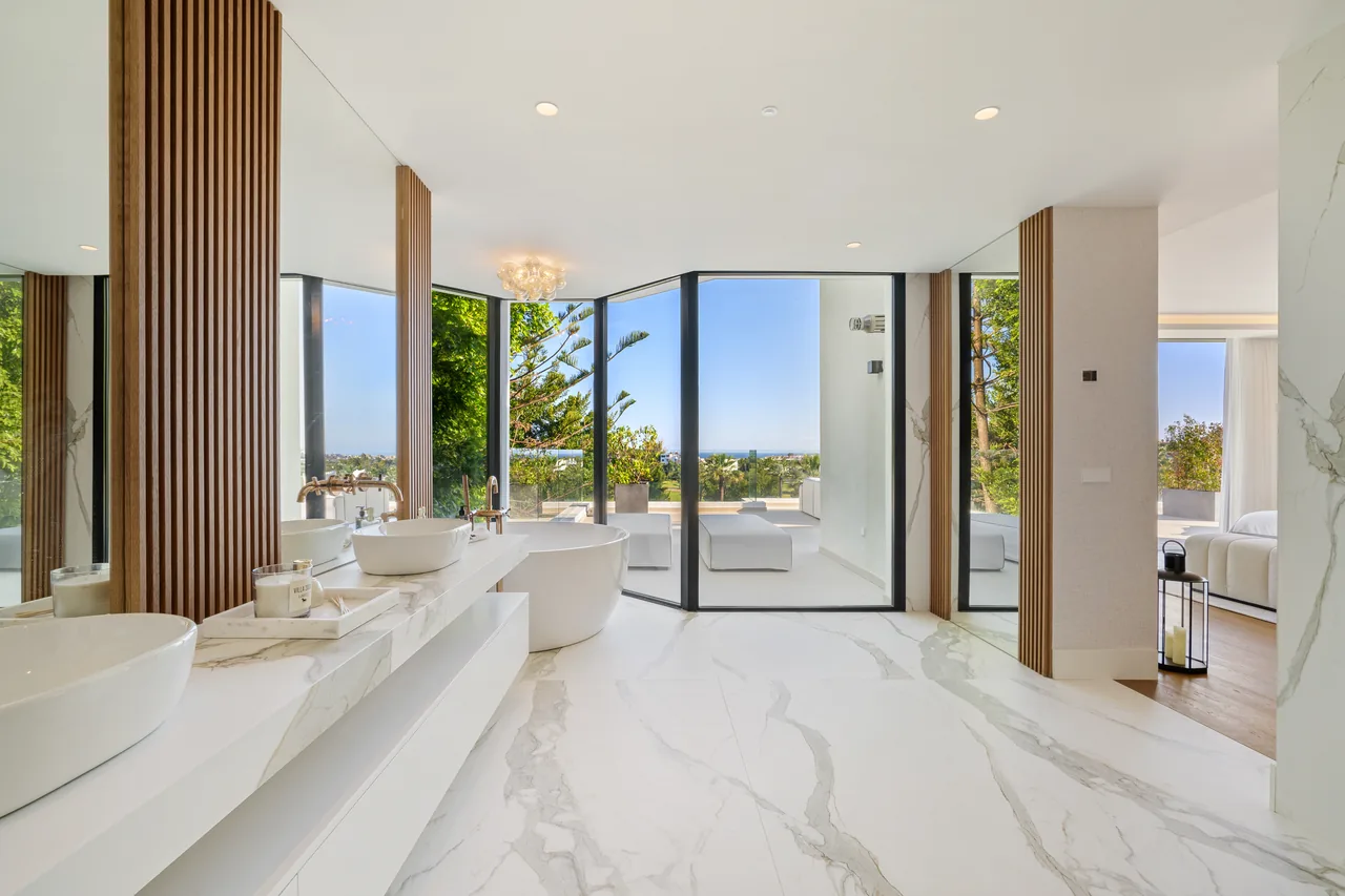 6-bedroom villa in Los Naranjos with private pool and private garden — image 17