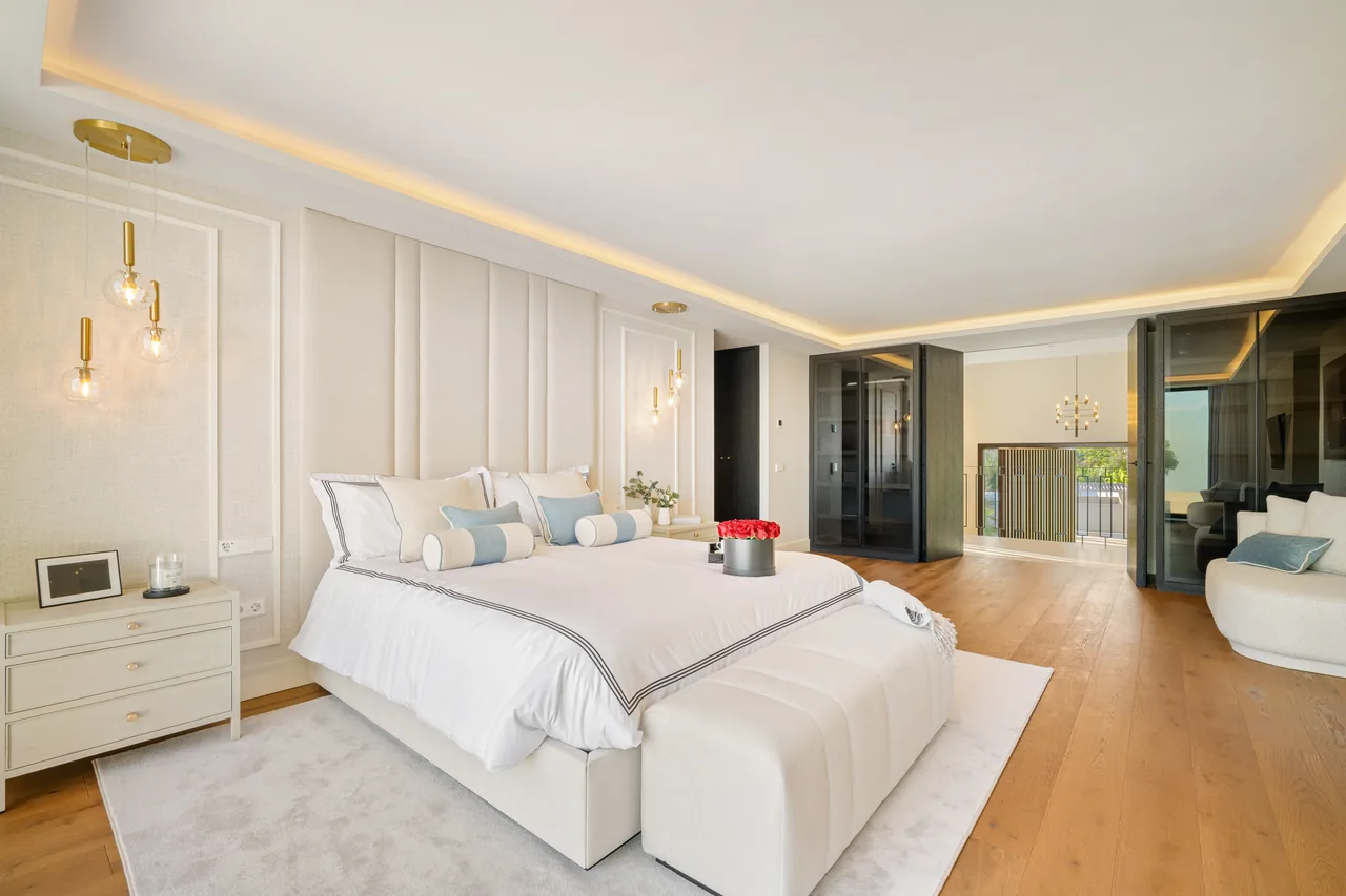 6-bedroom villa in Los Naranjos with private pool and private garden — image 18